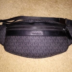 Michael kors fanny pack